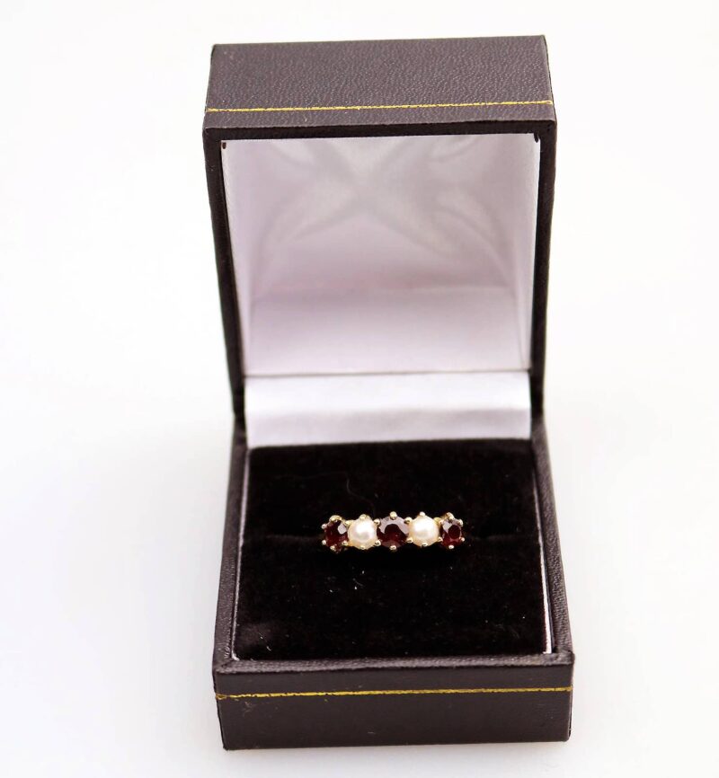 A fine antique 18ct Gold Jewellery Pearl & Garnet Ring Size R- Boxed C.1900
