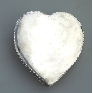 A good William Comyns antique English solid silver novelty Heart Box 140g C.1895
