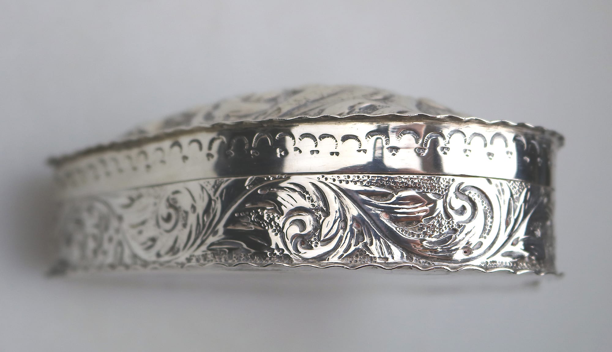 A good William Comyns antique English solid silver novelty Heart Box 140g C.1895