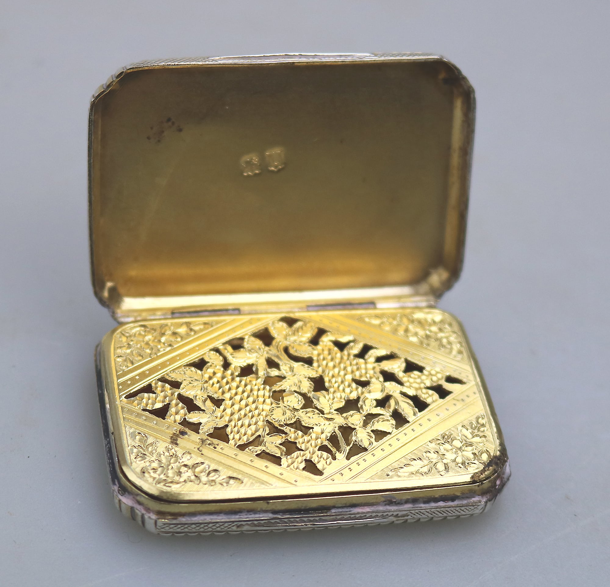 A good & larger antique George III English solid silver Vinaigrette C.1815