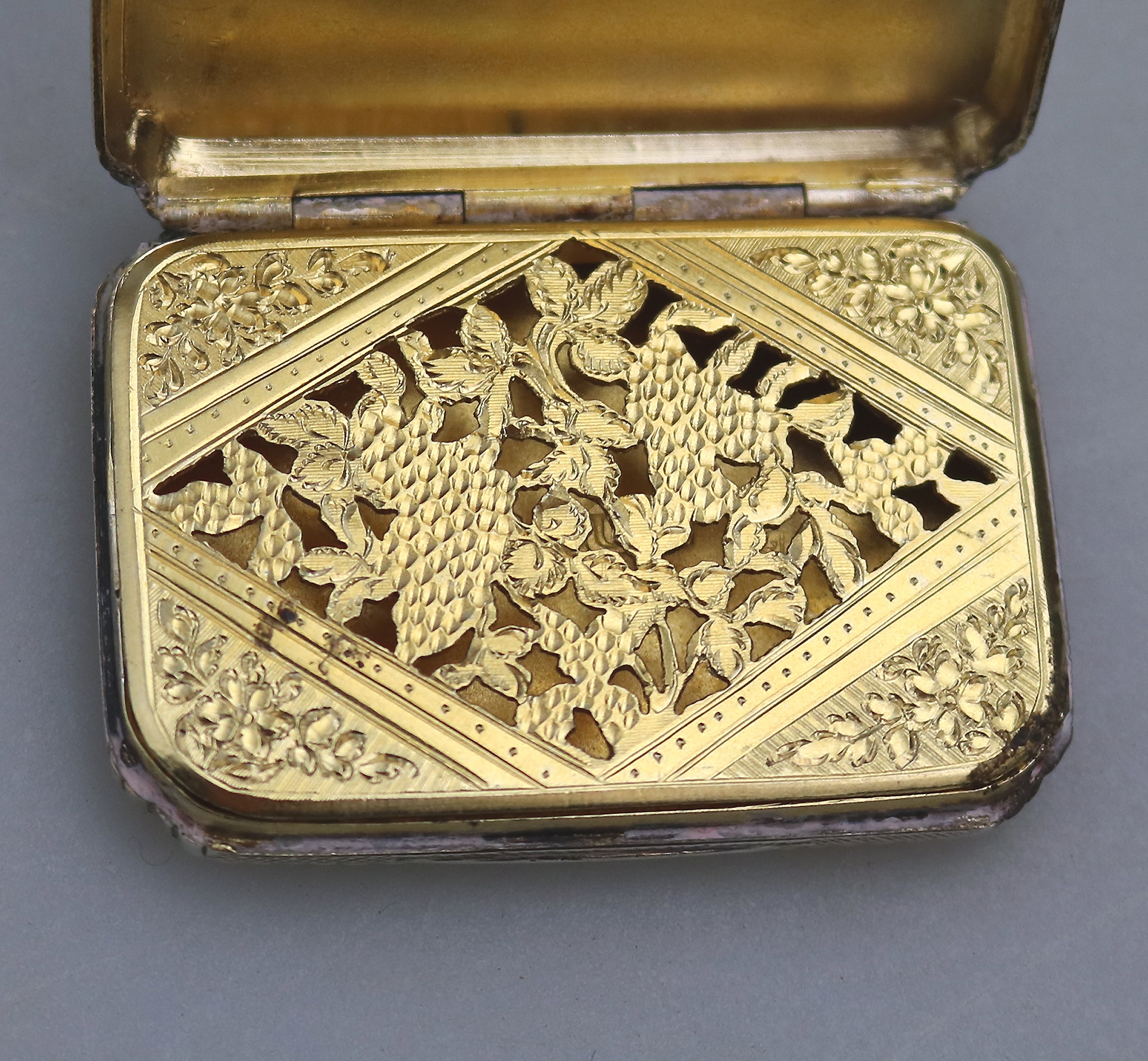 A good & larger antique George III English solid silver Vinaigrette C.1815