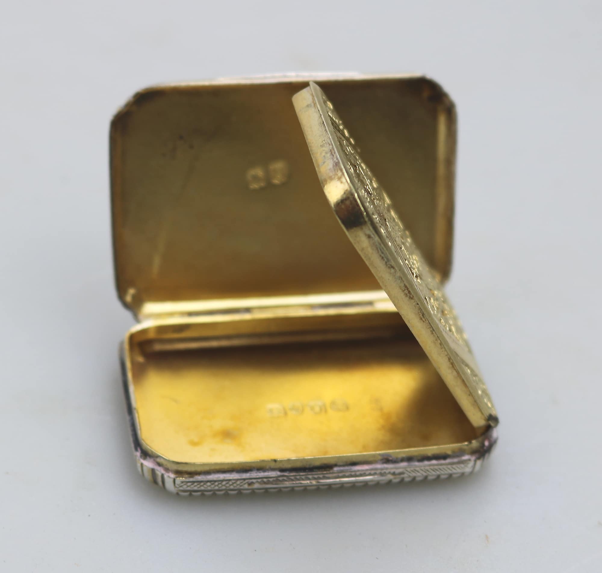 A good & larger antique George III English solid silver Vinaigrette C.1815