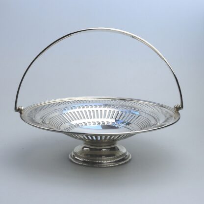A good silver plate pierced Mappin & Webb swing handled Basket / Dish C.20th - Image 2