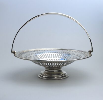 A good silver plate pierced Mappin & Webb swing handled Basket / Dish C.20th - Image 3