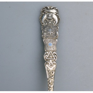 A rare Freemasons sterling silver R Wallace Chicago Masonic Temple Spoon C.20thC