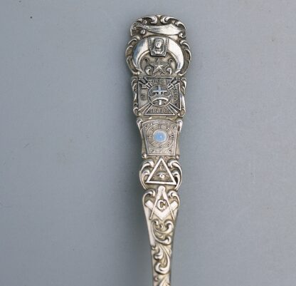 A rare Freemasons sterling silver R Wallace Chicago Masonic Temple Spoon C.20thC - Image 3