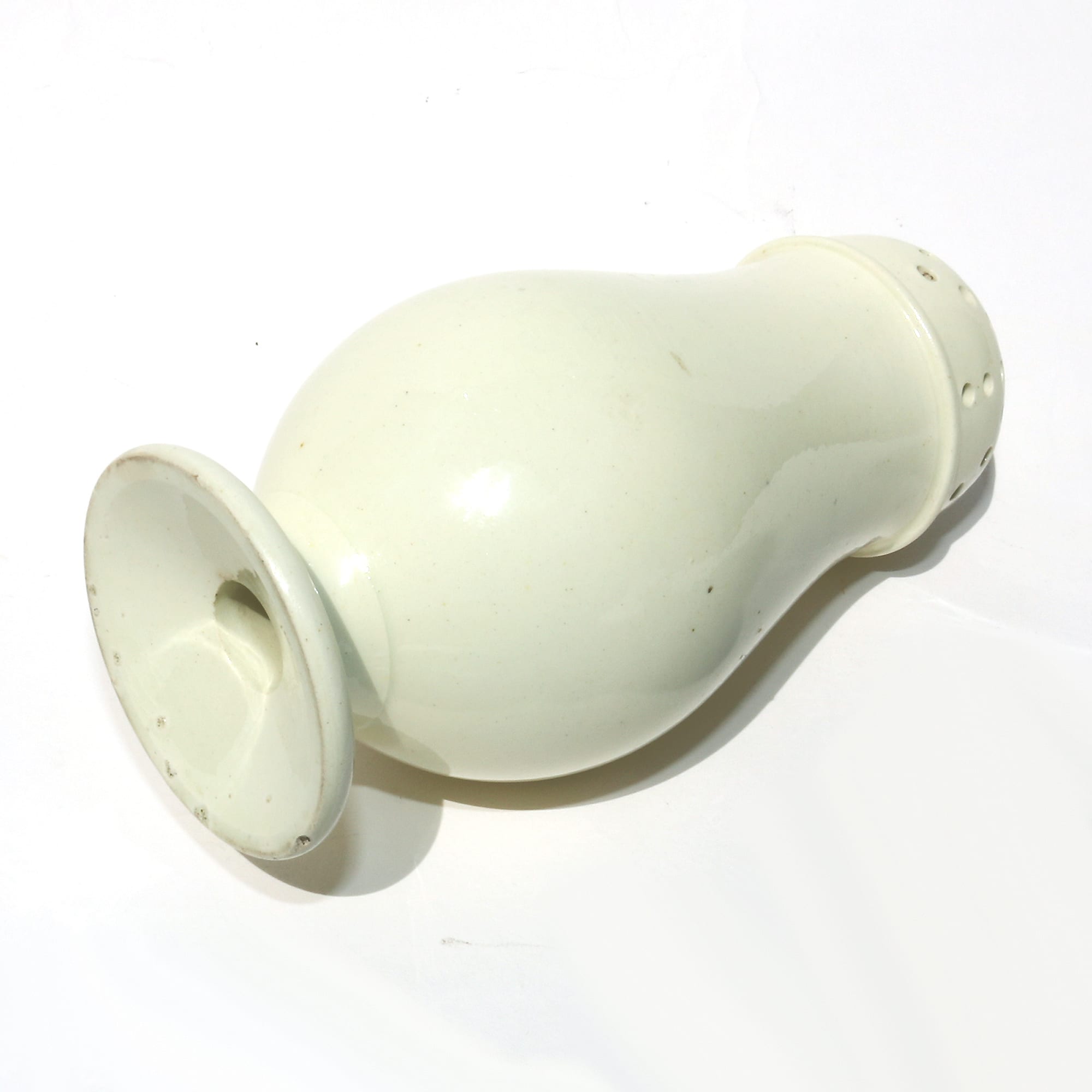 A rare antique Georgian Yorkshire Creamware pottery Sugar Sifter Muffineer C.1780
