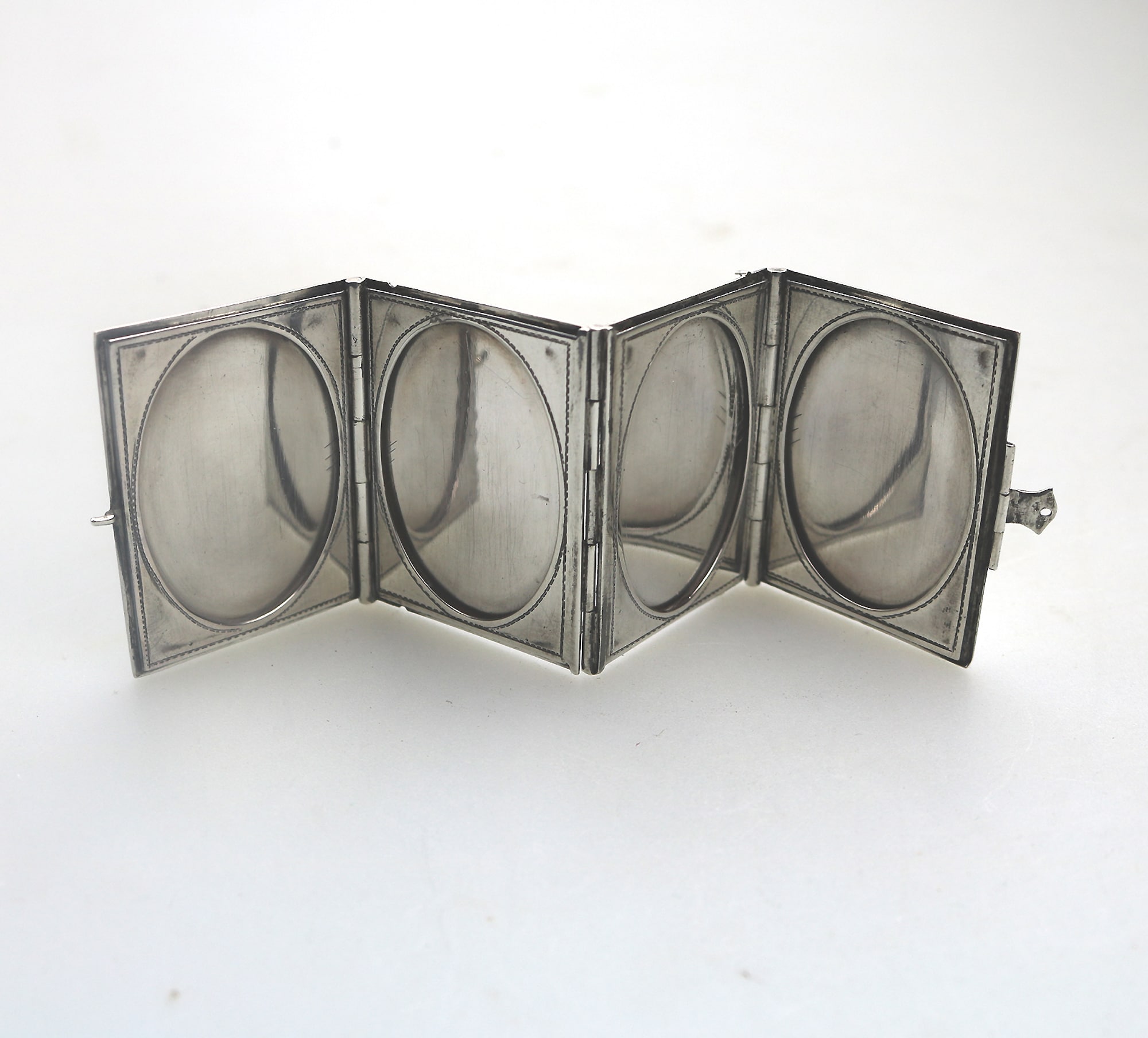 An antique 935 solid silver novelty quadrifold Pocket Photograph Frame C.1910