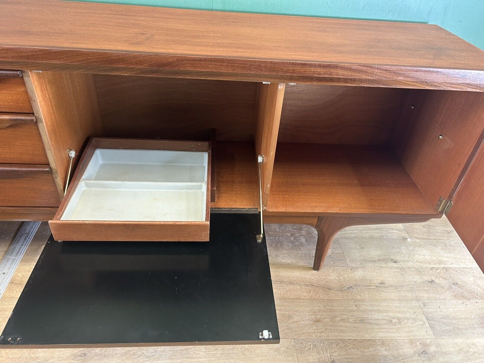 Retro Vintage Mid Century Teak Sideboard By Greaves& Thomas-Courier