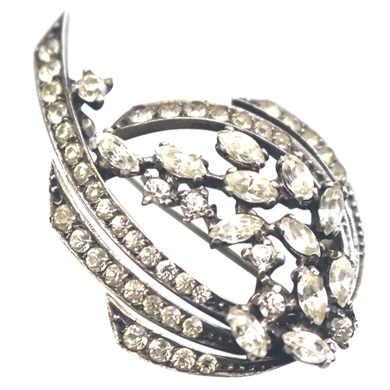 A vintage quality 925 solid silver & diamante Brooch - gift boxed 9g C.20thC