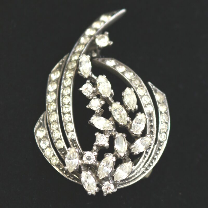 A vintage quality 925 solid silver & diamante Brooch - gift boxed 9g C.20thC