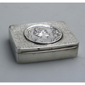 Superb antique English solid silver Art Nouveau maiden Trinket Snuff Box C.1902