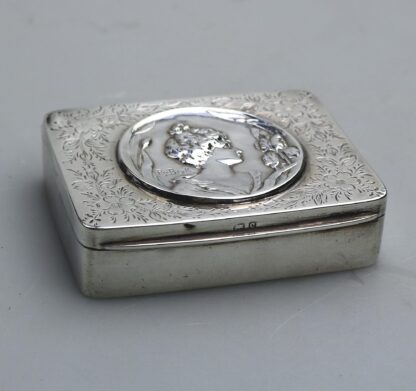 Superb antique English solid silver Art Nouveau maiden Trinket Snuff Box C.1902