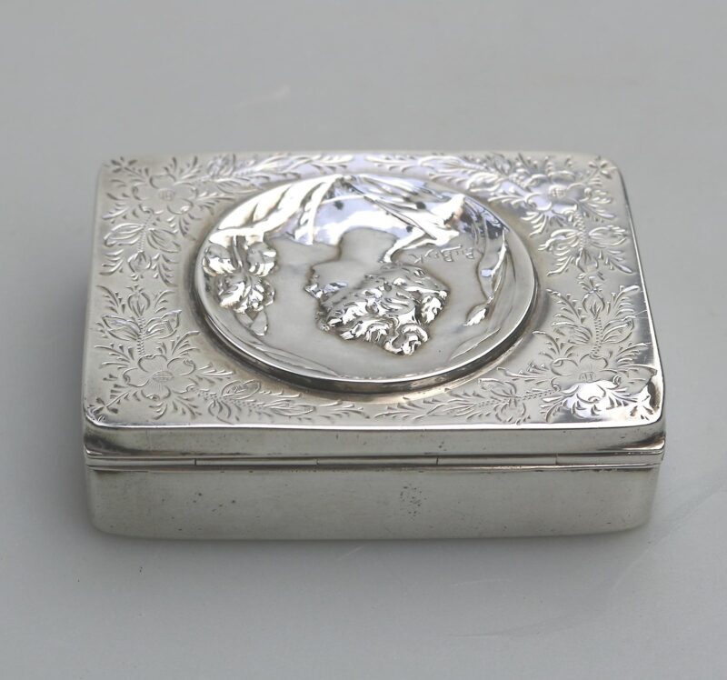 Superb antique English solid silver Art Nouveau maiden Trinket Snuff Box C.1902