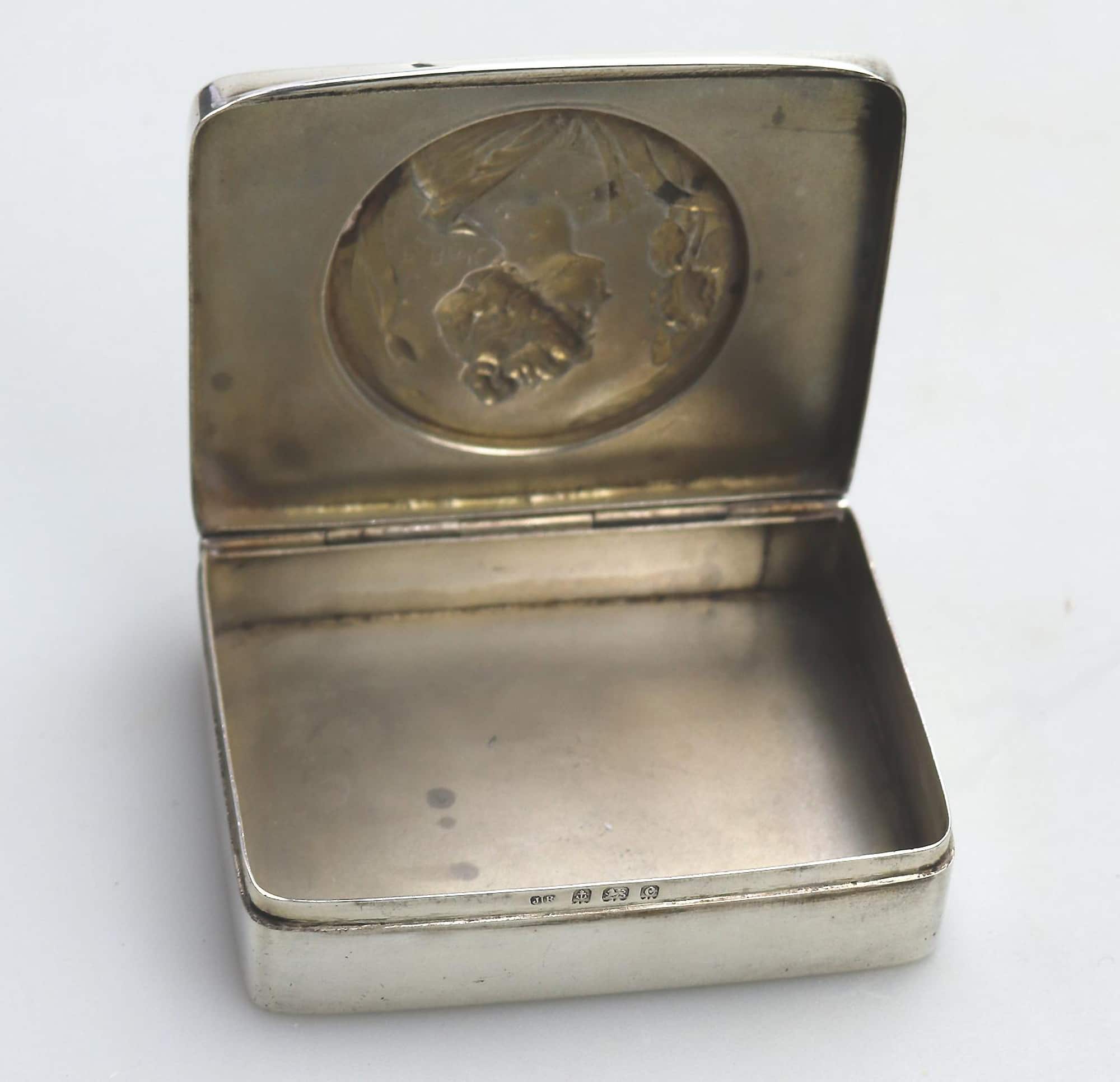 Superb antique English solid silver Art Nouveau maiden Trinket Snuff Box C.1902