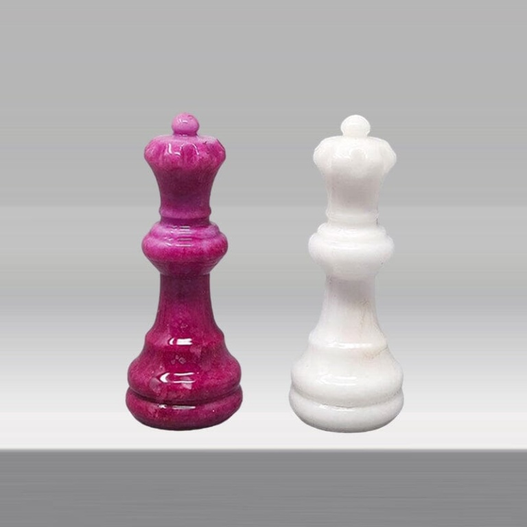 1970s Stunning Pink and White Chess Set in Volterra Alabaster Handmade Made in Italy - Image 8