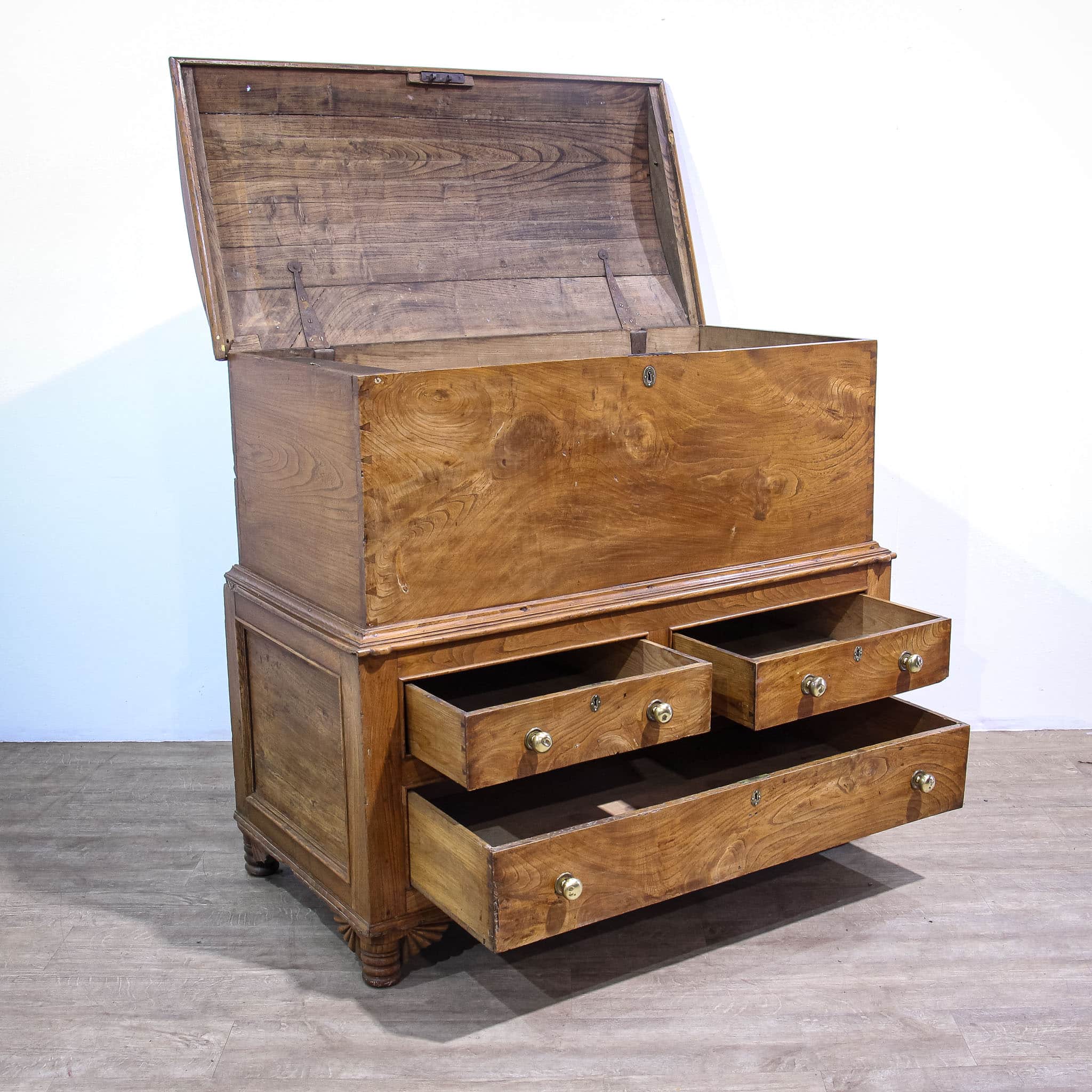 Country-house Elm Mule Chest