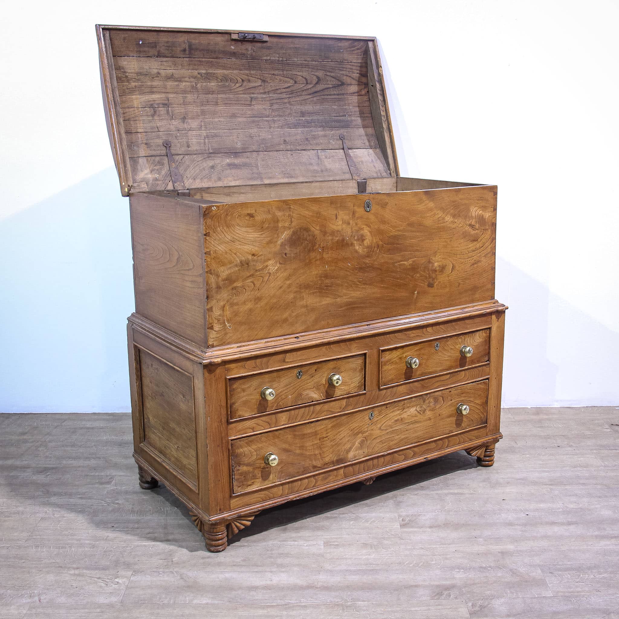 Country-house Elm Mule Chest