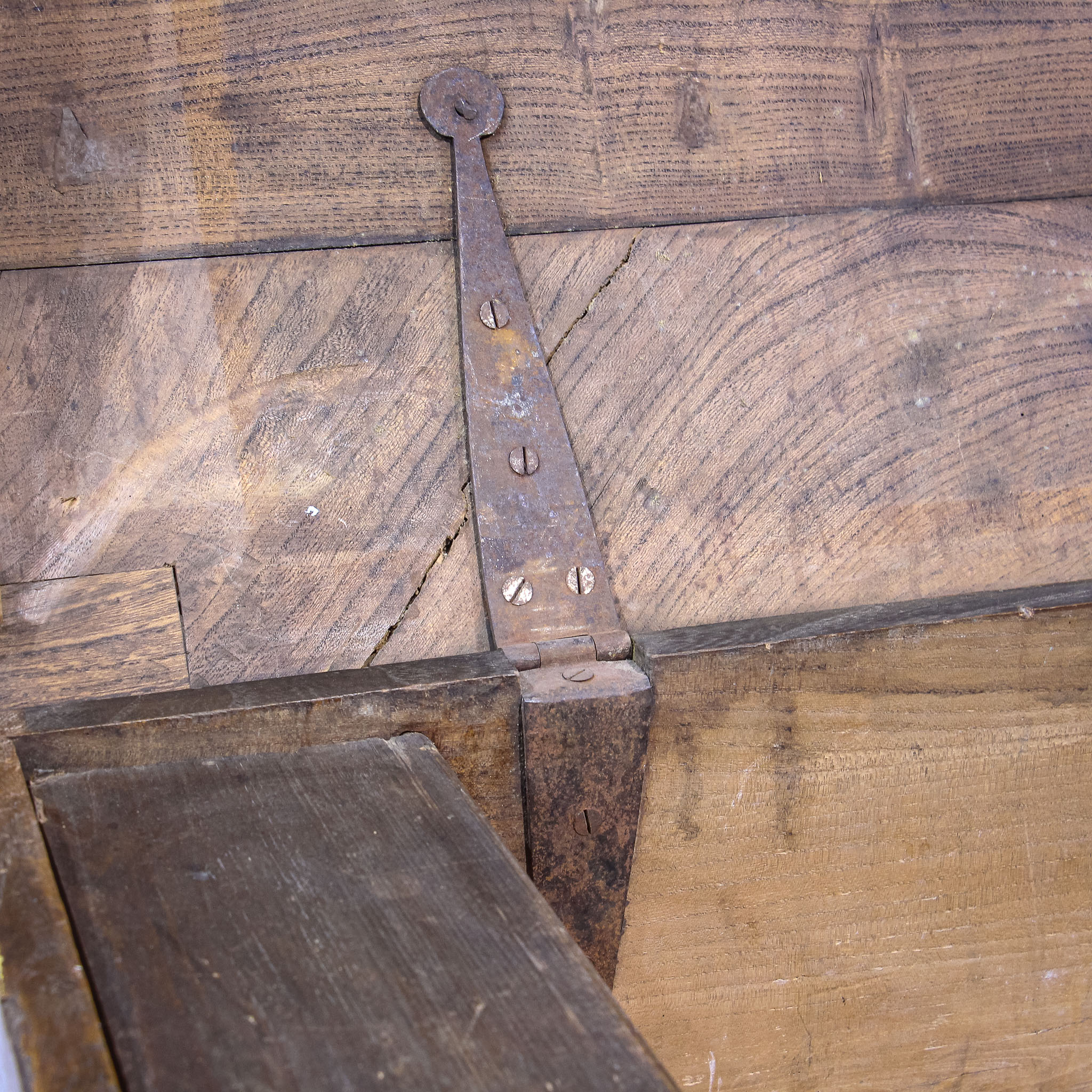 Country-house Elm Mule Chest