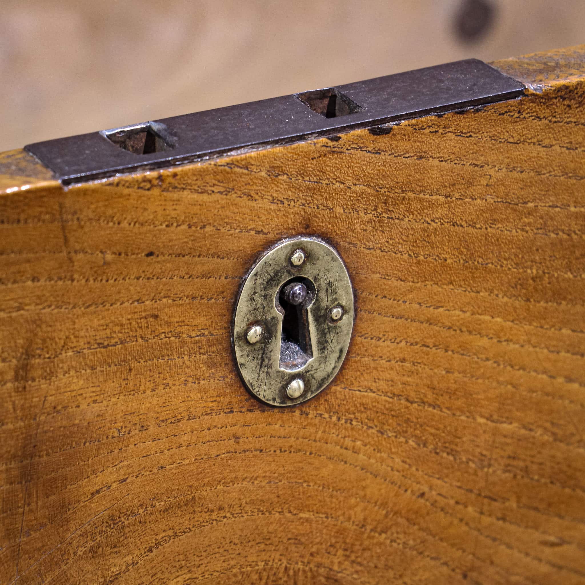 Country-house Elm Mule Chest