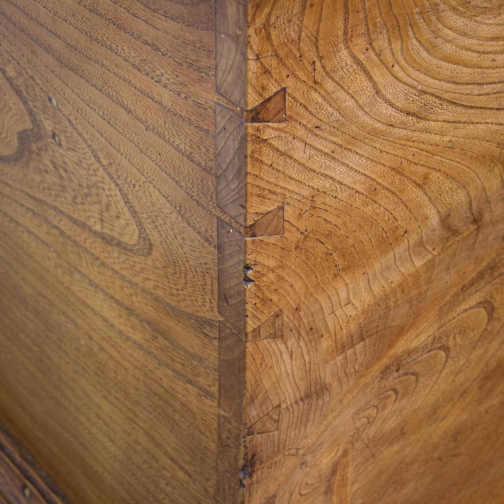 Country-house Elm Mule Chest
