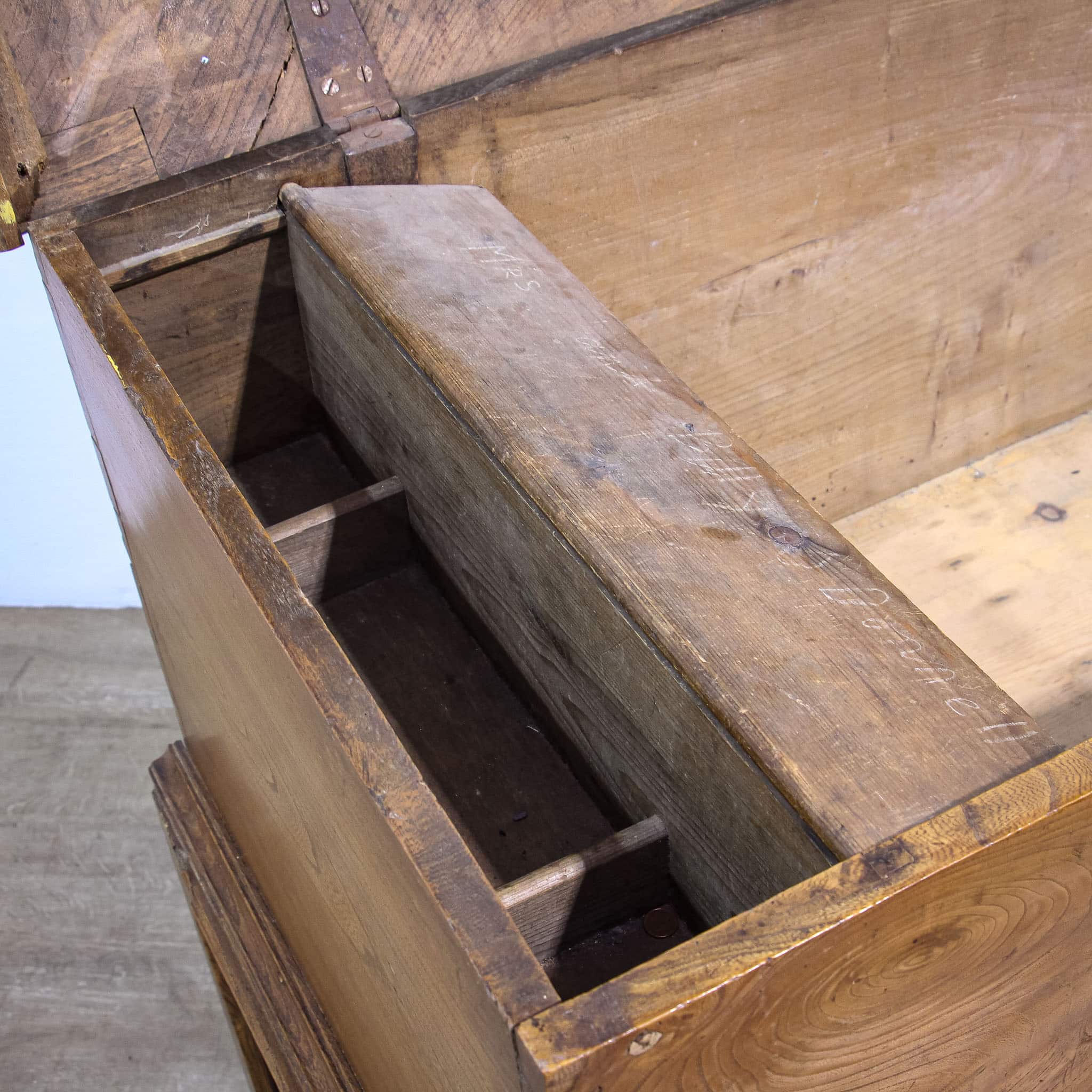Country-house Elm Mule Chest