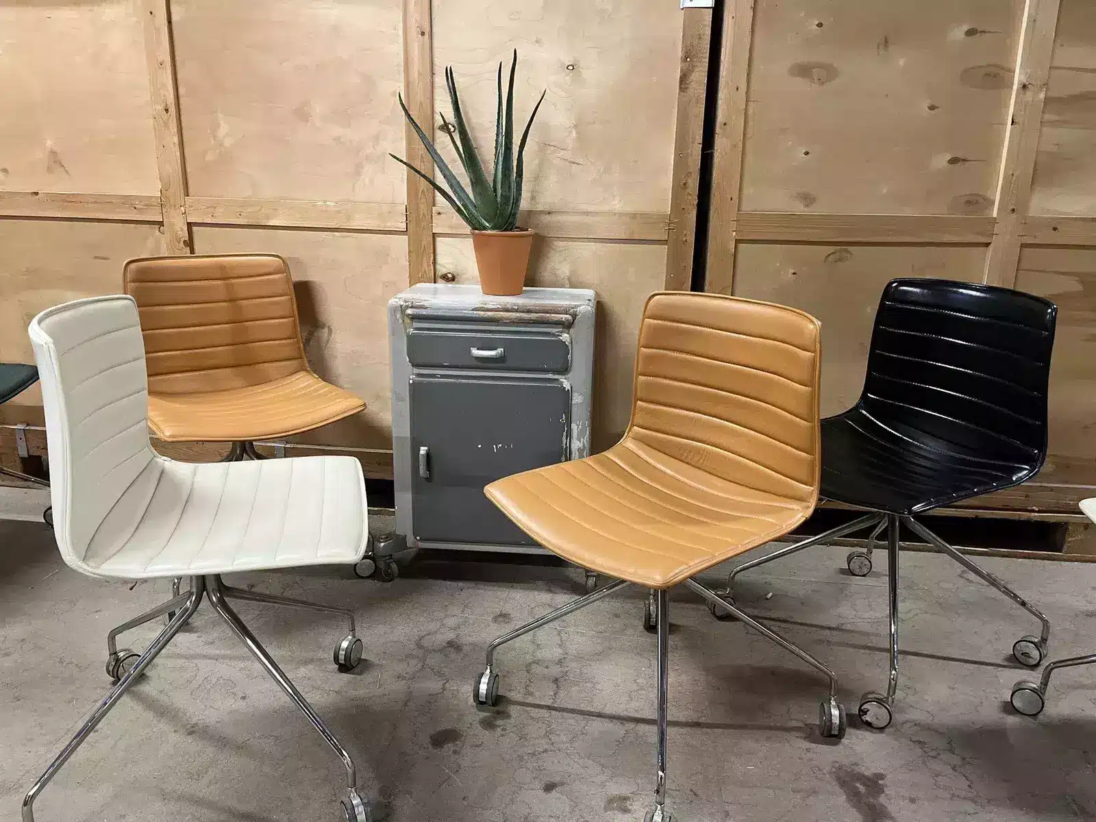 Arper Catifa 46 Studio / Office Chair Leather