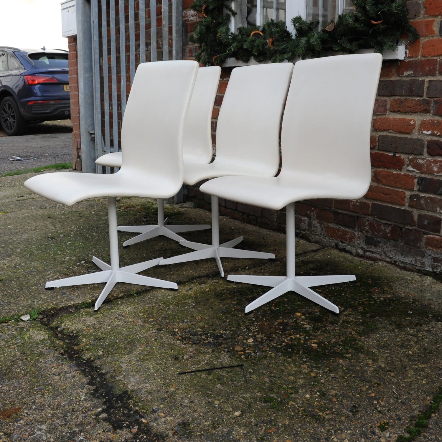 'Oxford' Swivel Chairs In White By Arne Jacobsen For Fritz Hansen, 1965, Set Of 4
