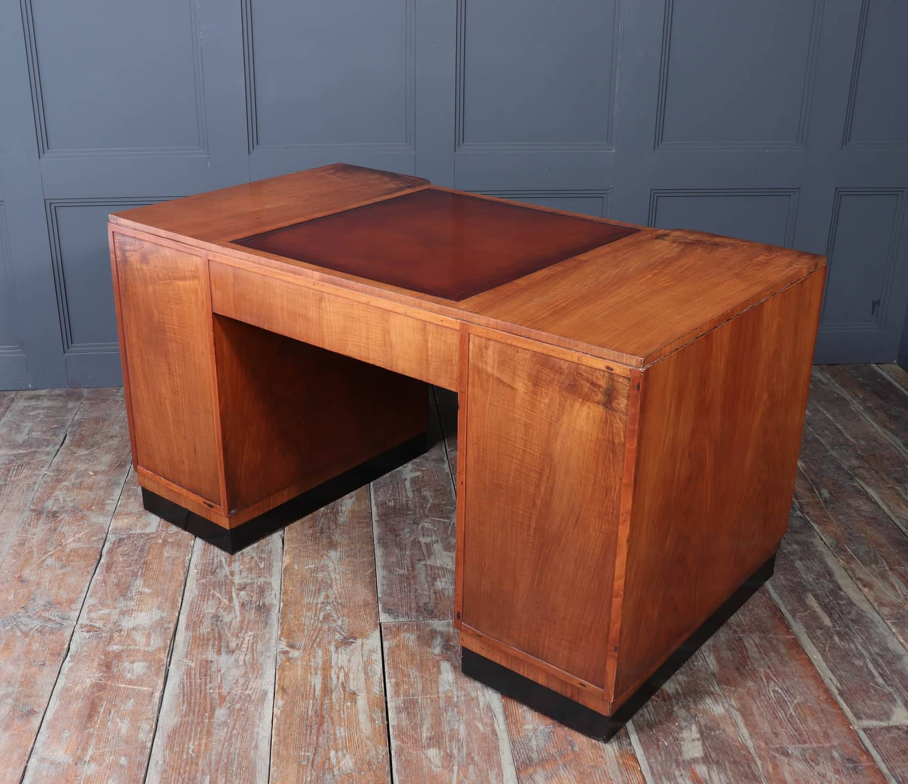 Stylish Art Deco Walnut Desk By Waring & Gillows