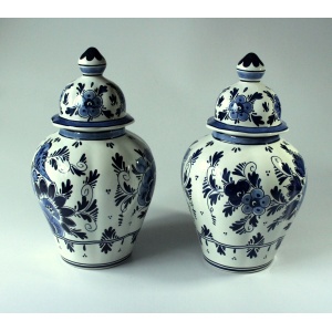 2 Delft vases with lid as a set - handpainted - Vintage