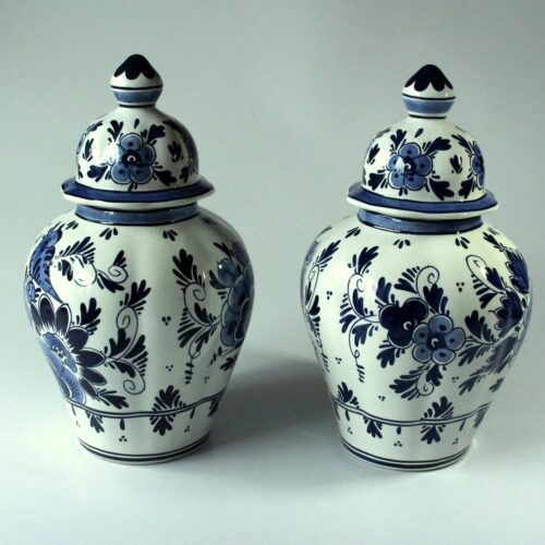 2 Delft vases with lid as a set - handpainted - Vintage