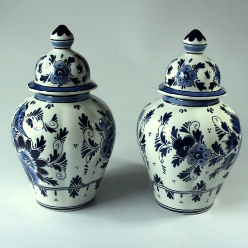 2 Delft vases with lid as a set - handpainted - Vintage