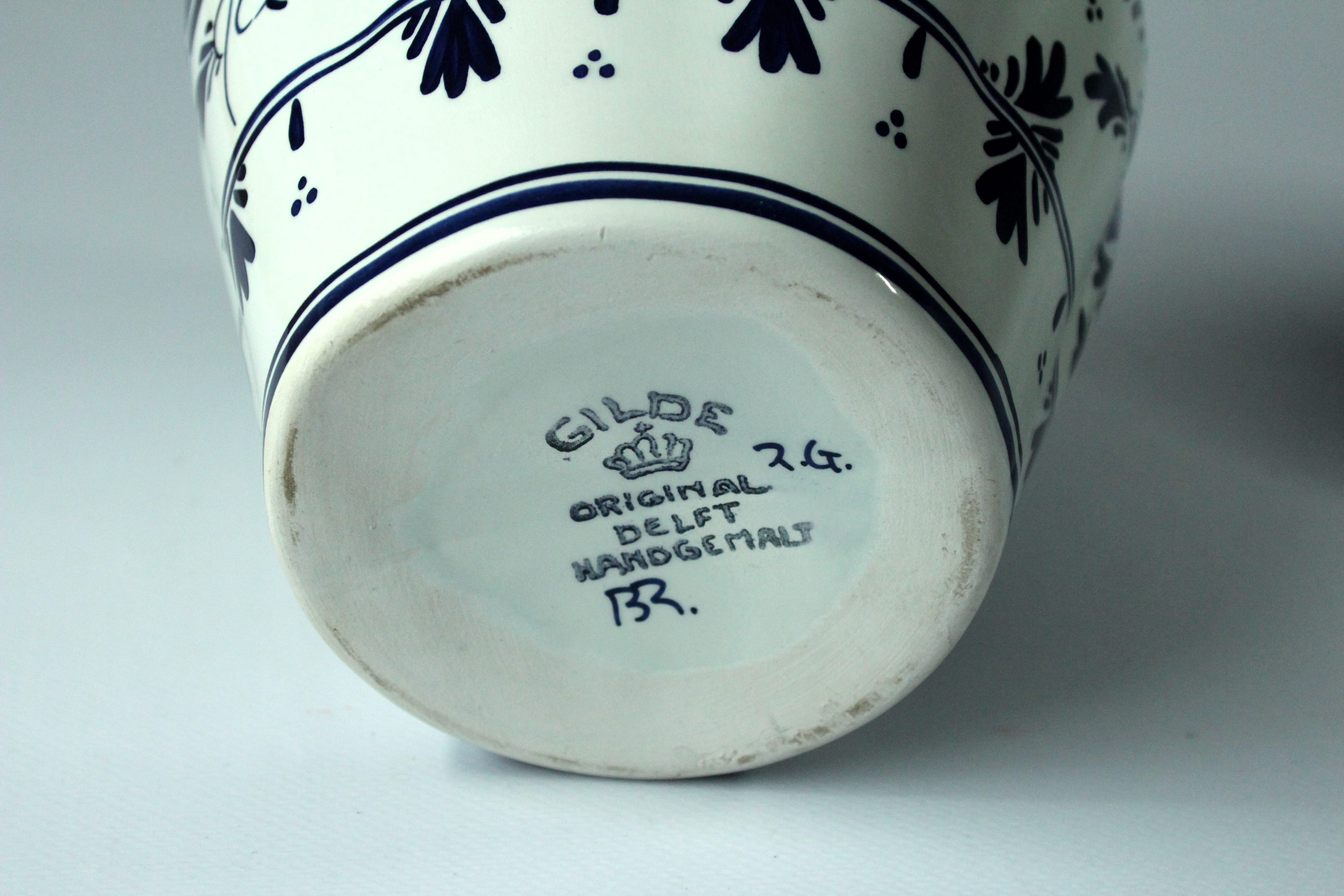 2 Delft vases with lid as a set - handpainted - Vintage