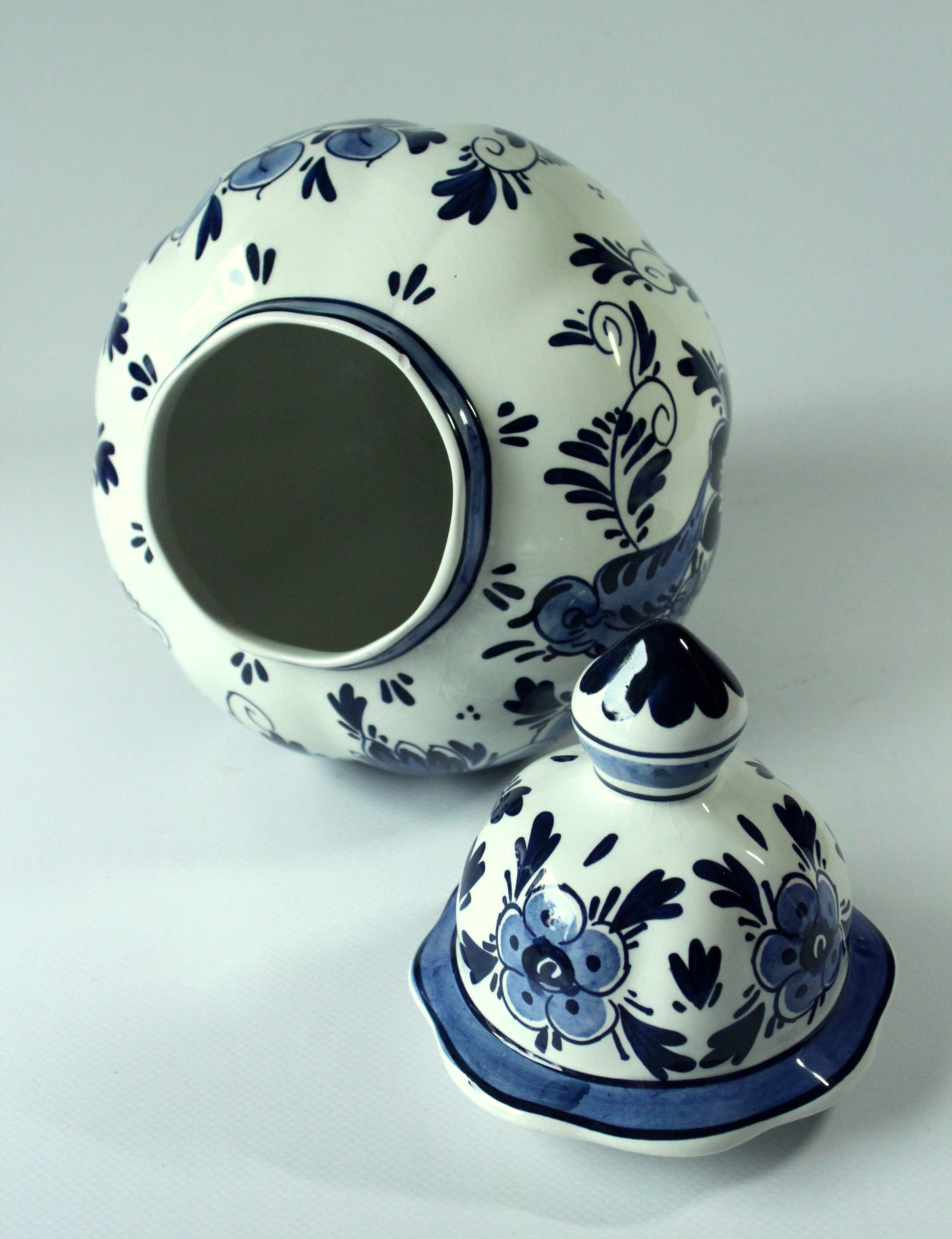 2 Delft vases with lid as a set - handpainted - Vintage