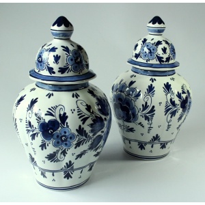 2 Delft vases with lid as a set - handpainted - Vintage