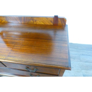 Early 20th Century Mahogany Dressing Table on Cabriolet Legs