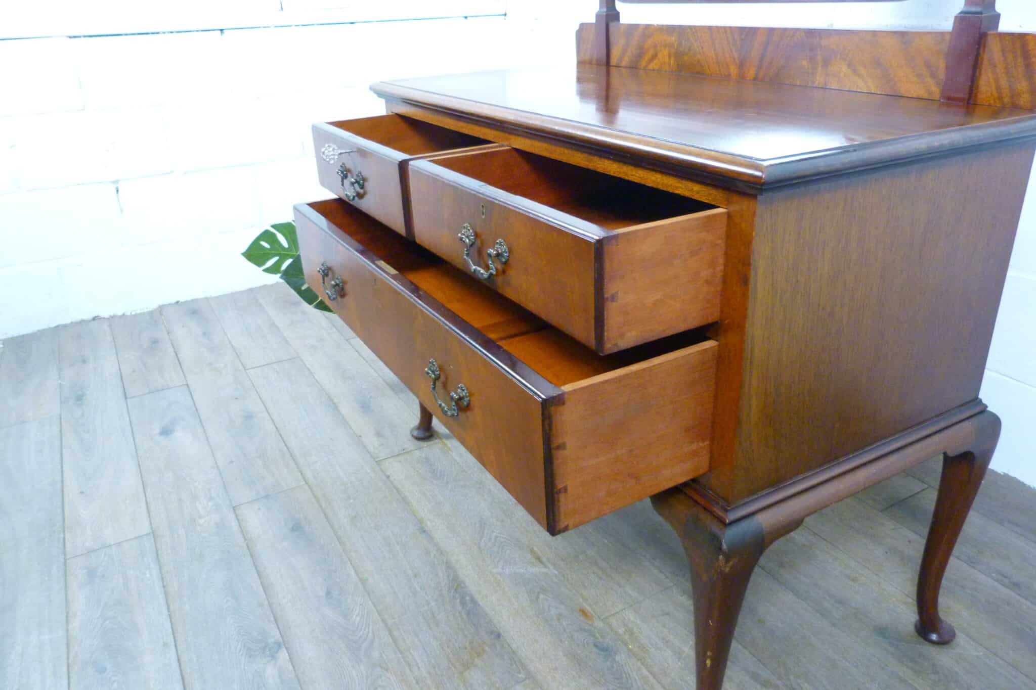 Early 20th Century Mahogany Dressing Table on Cabriolet Legs