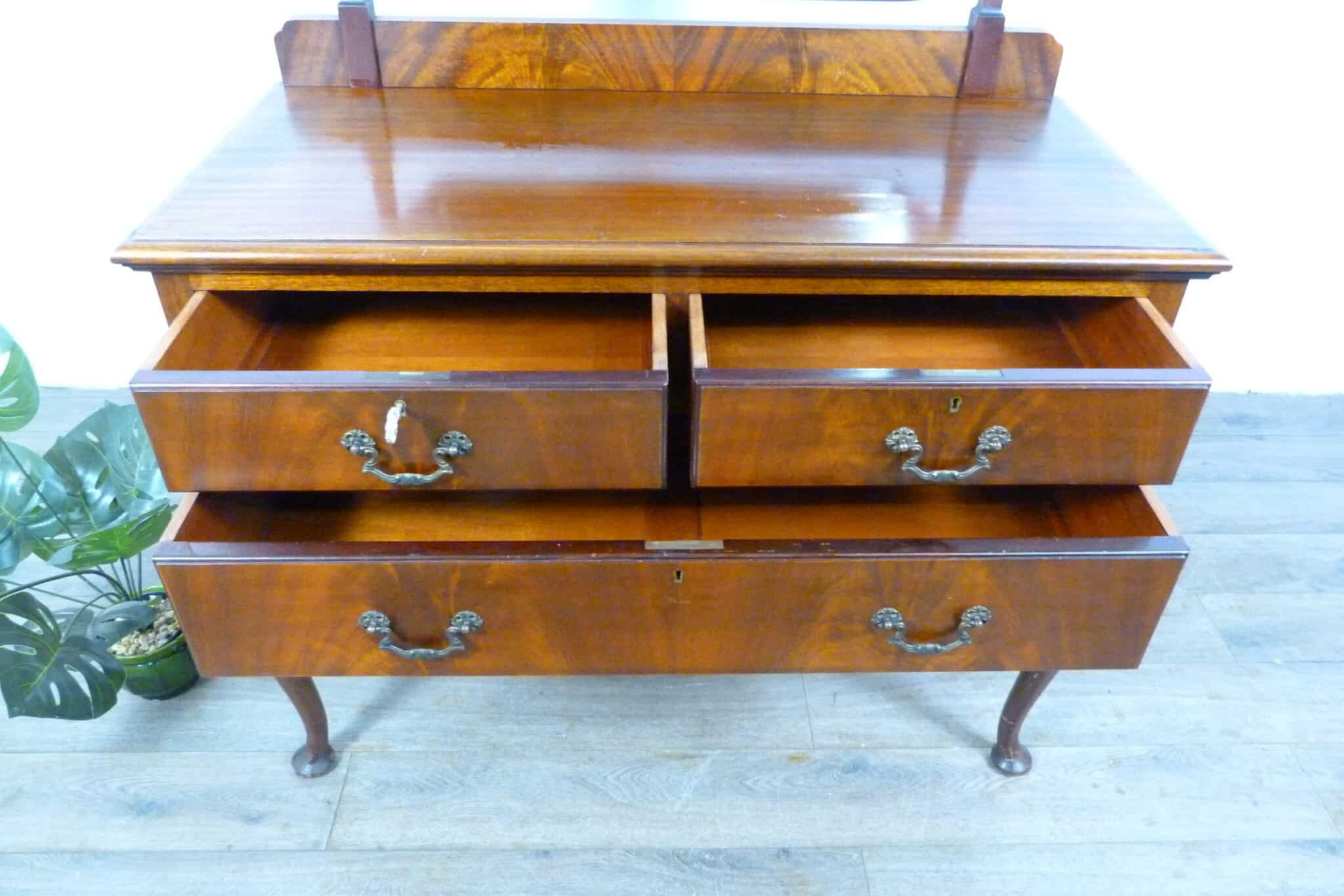 Early 20th Century Mahogany Dressing Table on Cabriolet Legs