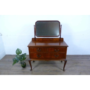 Early 20th Century Mahogany Dressing Table on Cabriolet Legs