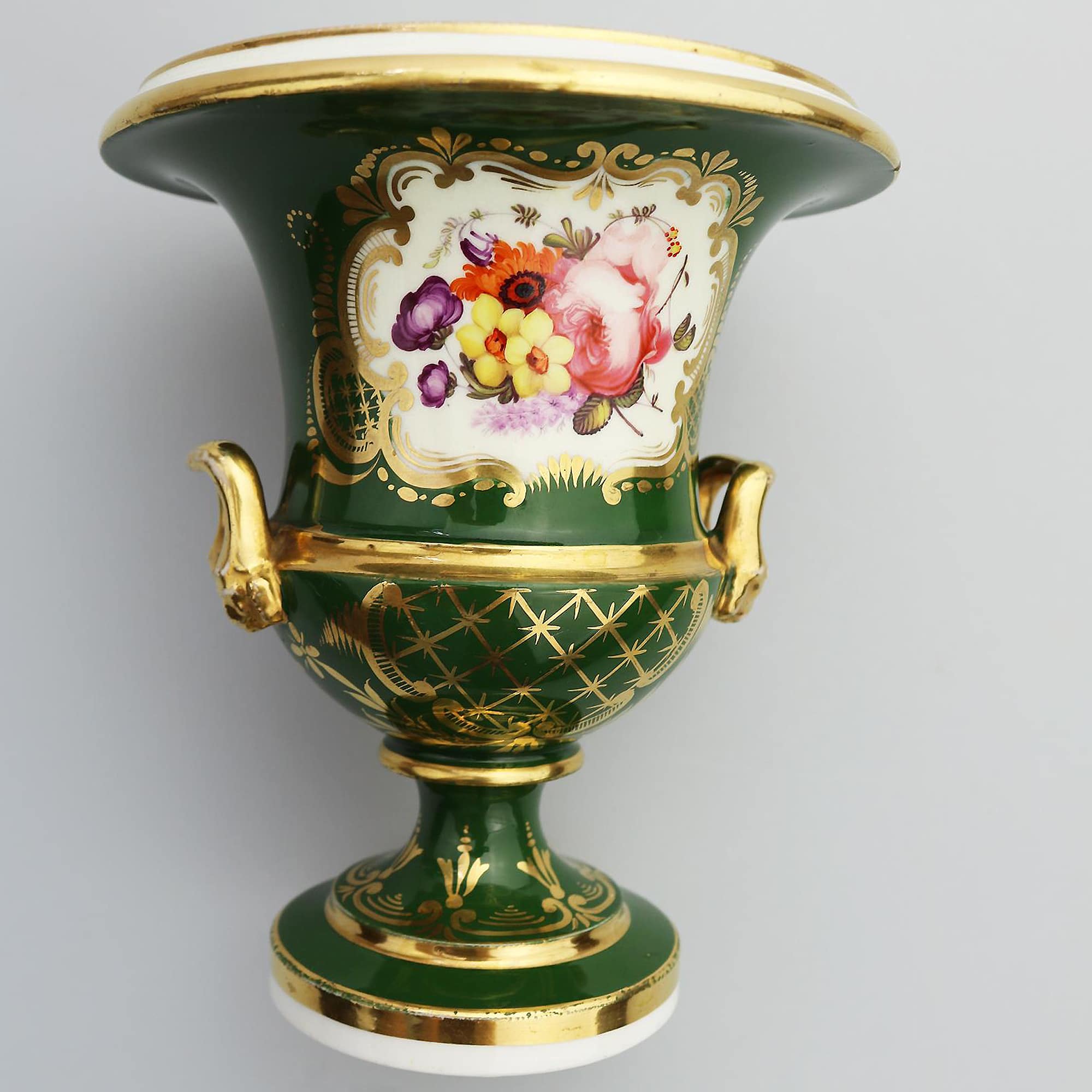 An antique English porcelain Campana Urn Vase finely hand-painted C.early 19thC