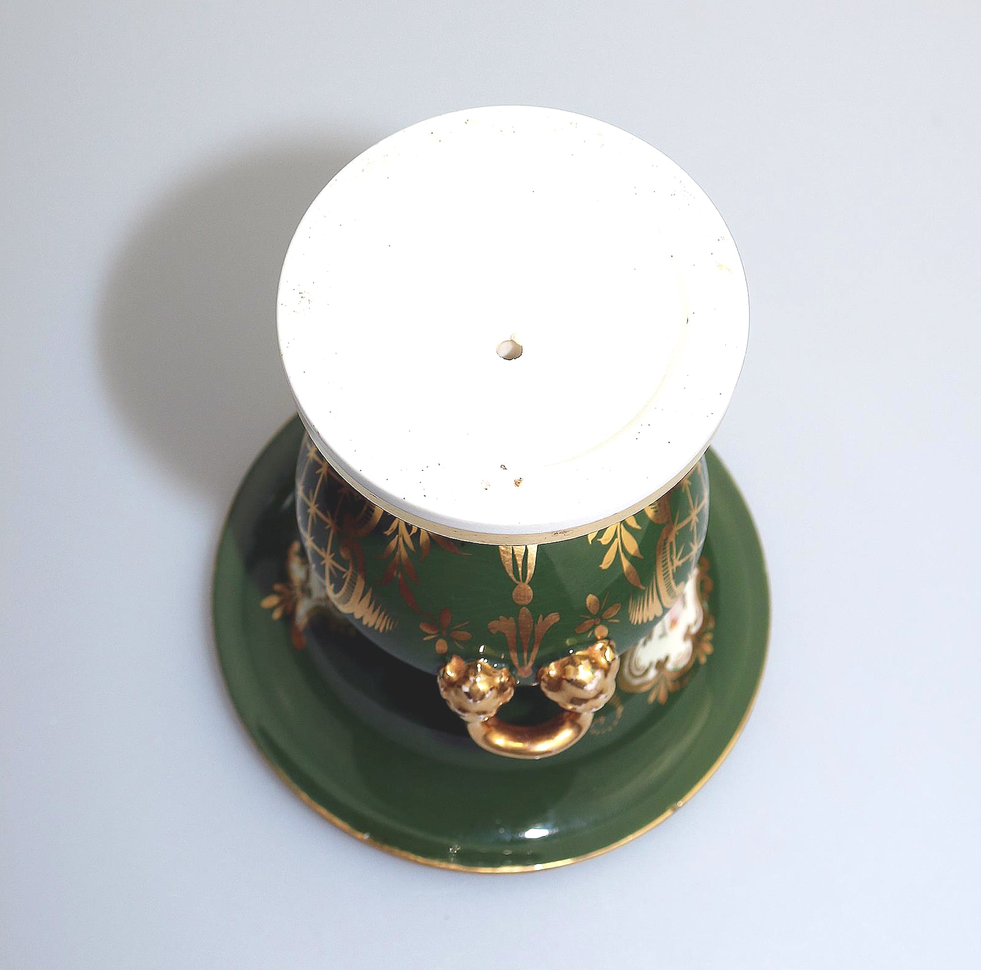 An antique English porcelain Campana Urn Vase finely hand-painted C.early 19thC