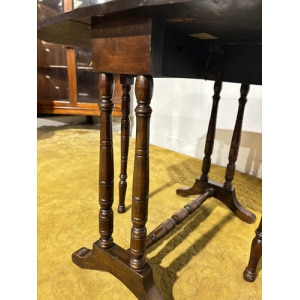 Edwardian mahogany table of small proportions resting on turned legs