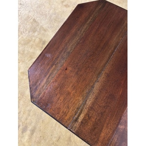 Edwardian mahogany table of small proportions resting on turned legs