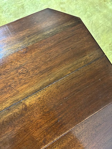 Edwardian mahogany table of small proportions resting on turned legs
