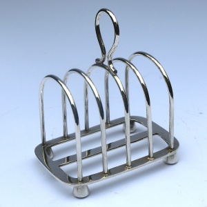 An antique silver plated Toast Rack by Goldsmiths & Silversmiths C.1900