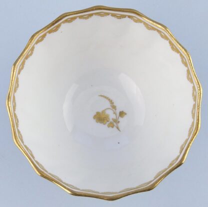 An antique Georgian Royal Crown Derby moulded porcelain gilt Tea Bowl C.1784+ - Image 4