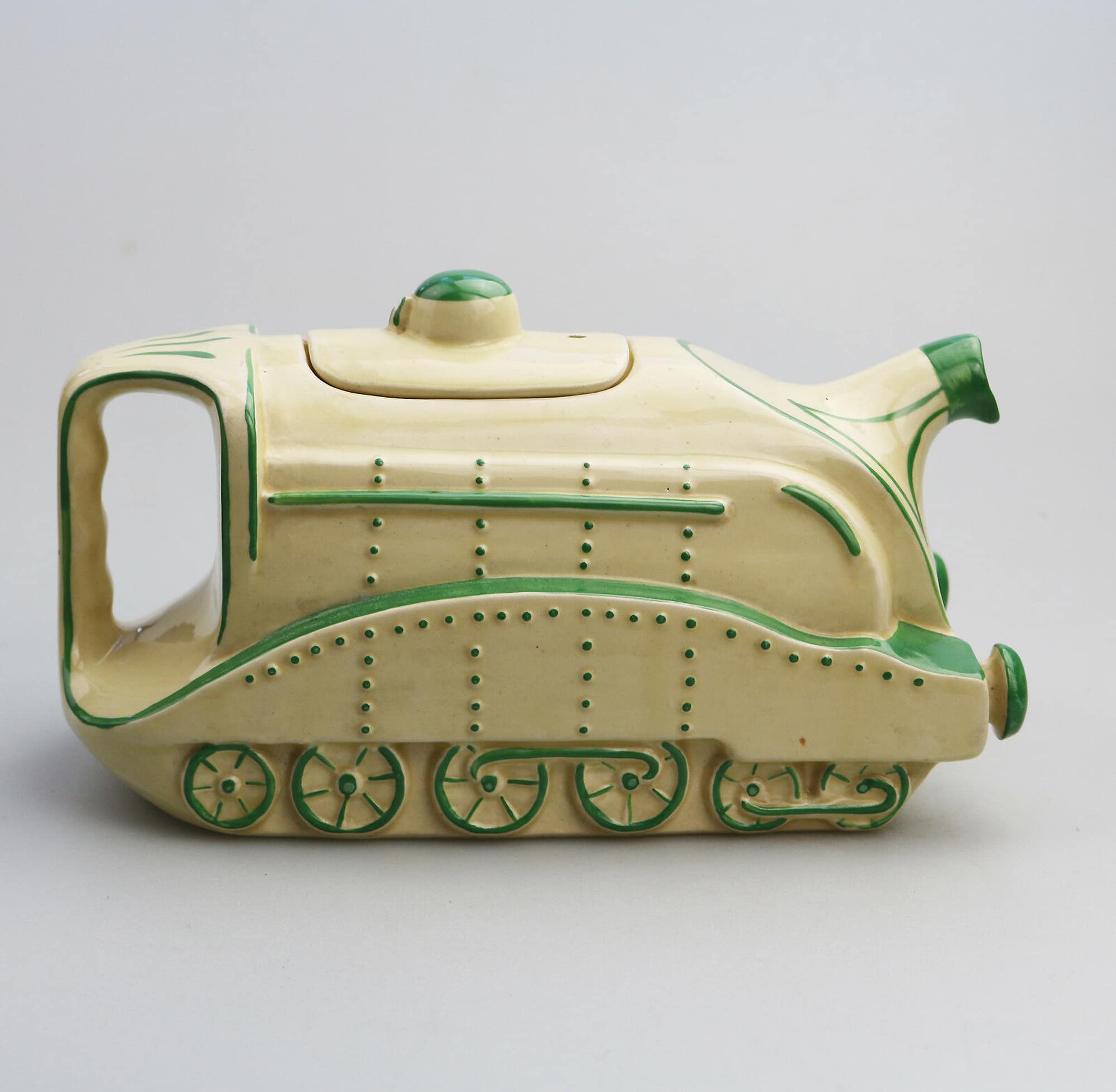An extremely rare Art Deco Mallard Train pottery Sadler railwayana Teapot C.1930's
