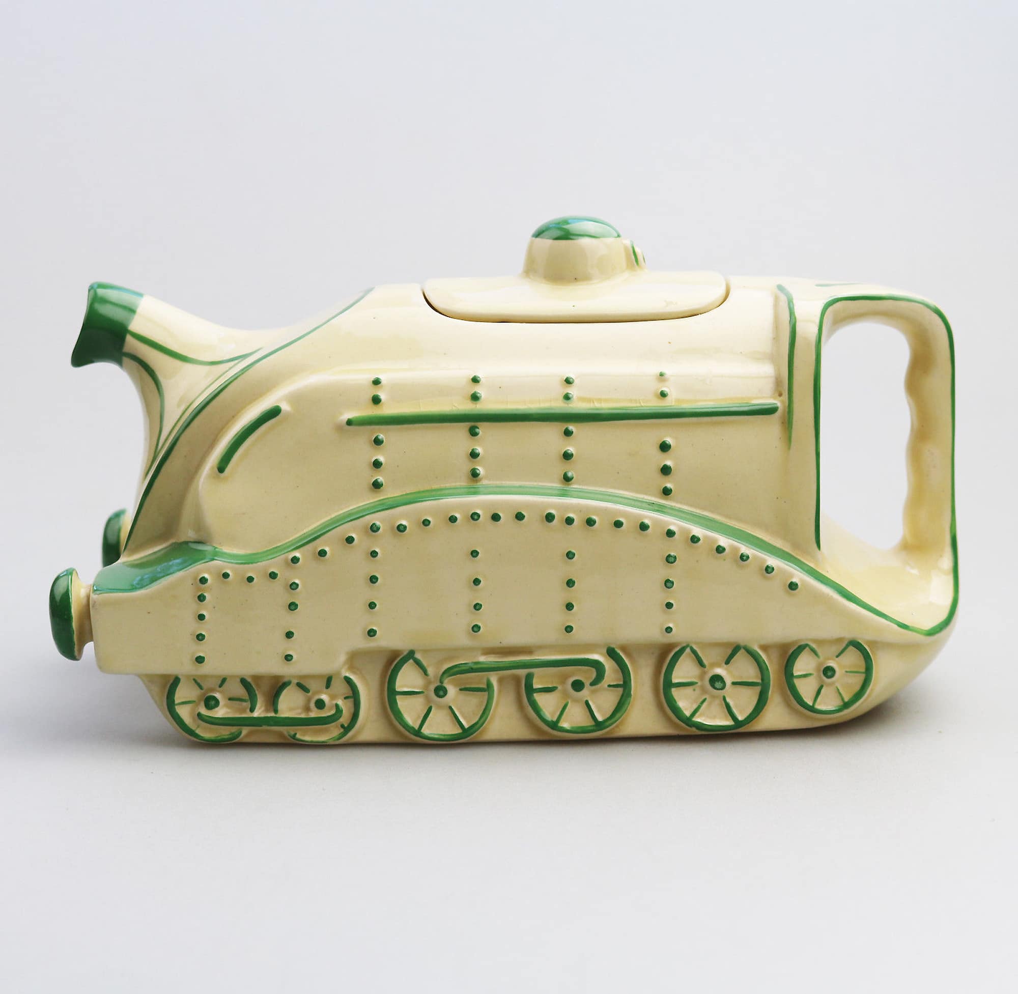 An extremely rare Art Deco Mallard Train pottery Sadler railwayana Teapot C.1930's
