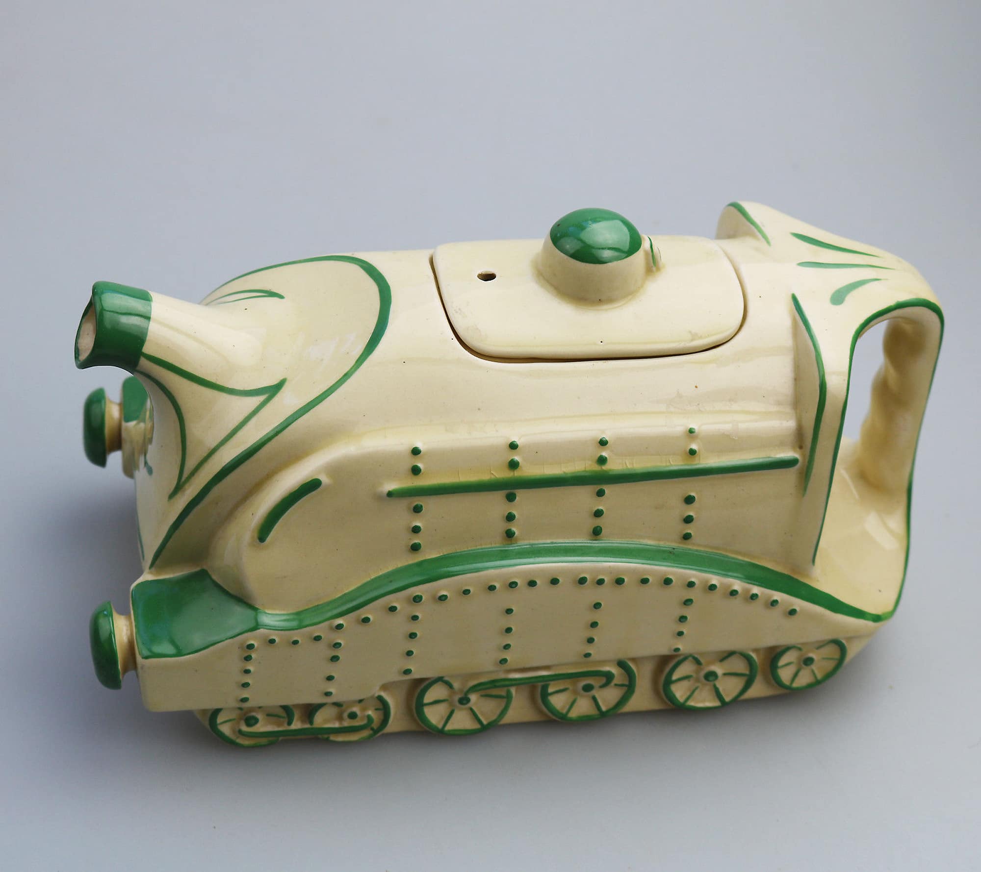 An extremely rare Art Deco Mallard Train pottery Sadler railwayana Teapot C.1930's