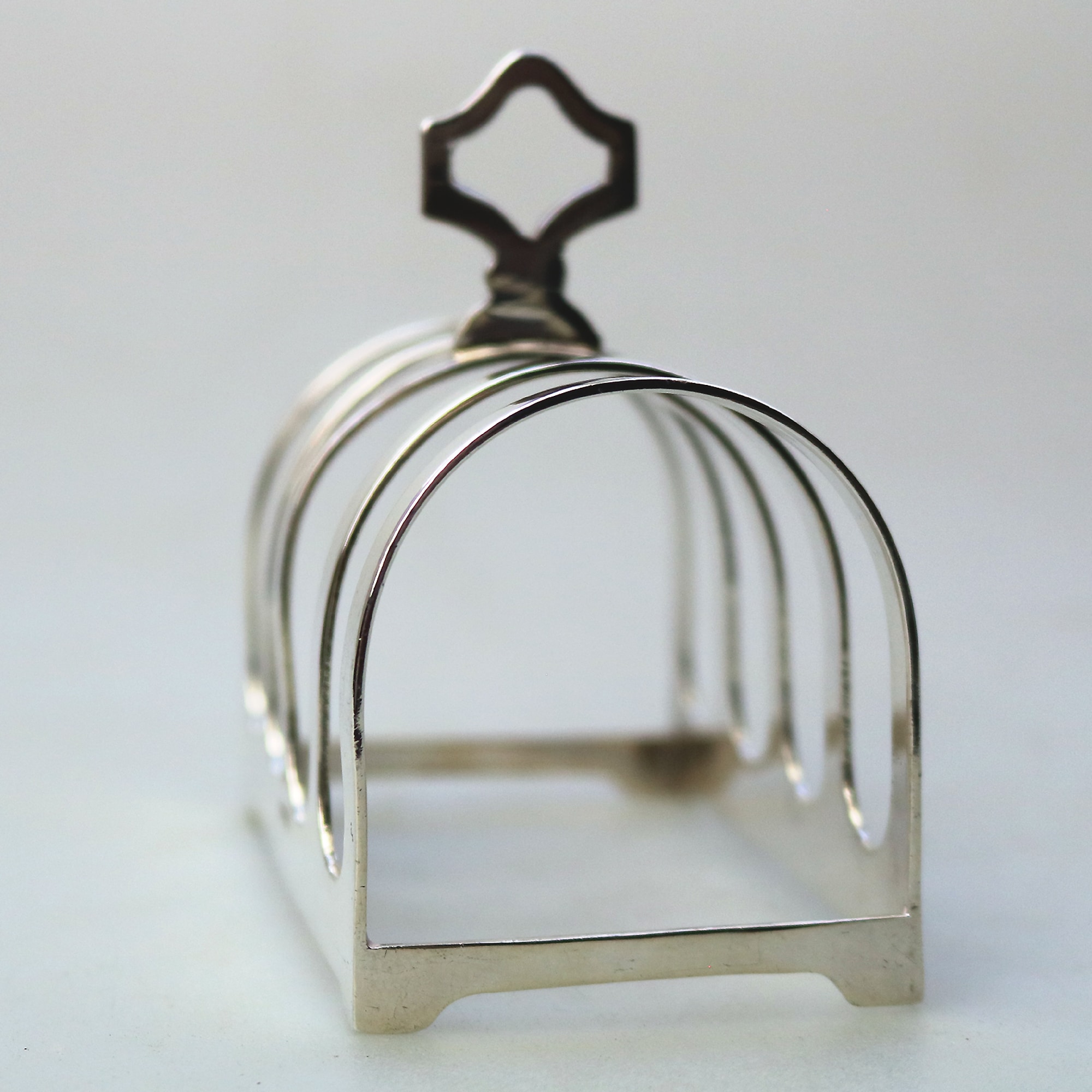 An antique English solid silver 4 division Toast Rack by Edward Viner 55g C.1939